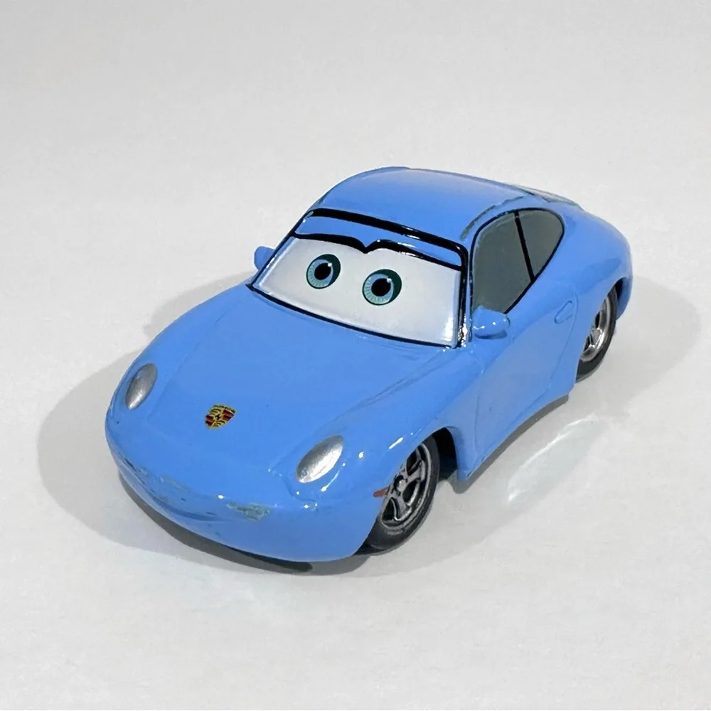 Disney Store Cars Sally Deluxe 1:43 Die-cast
